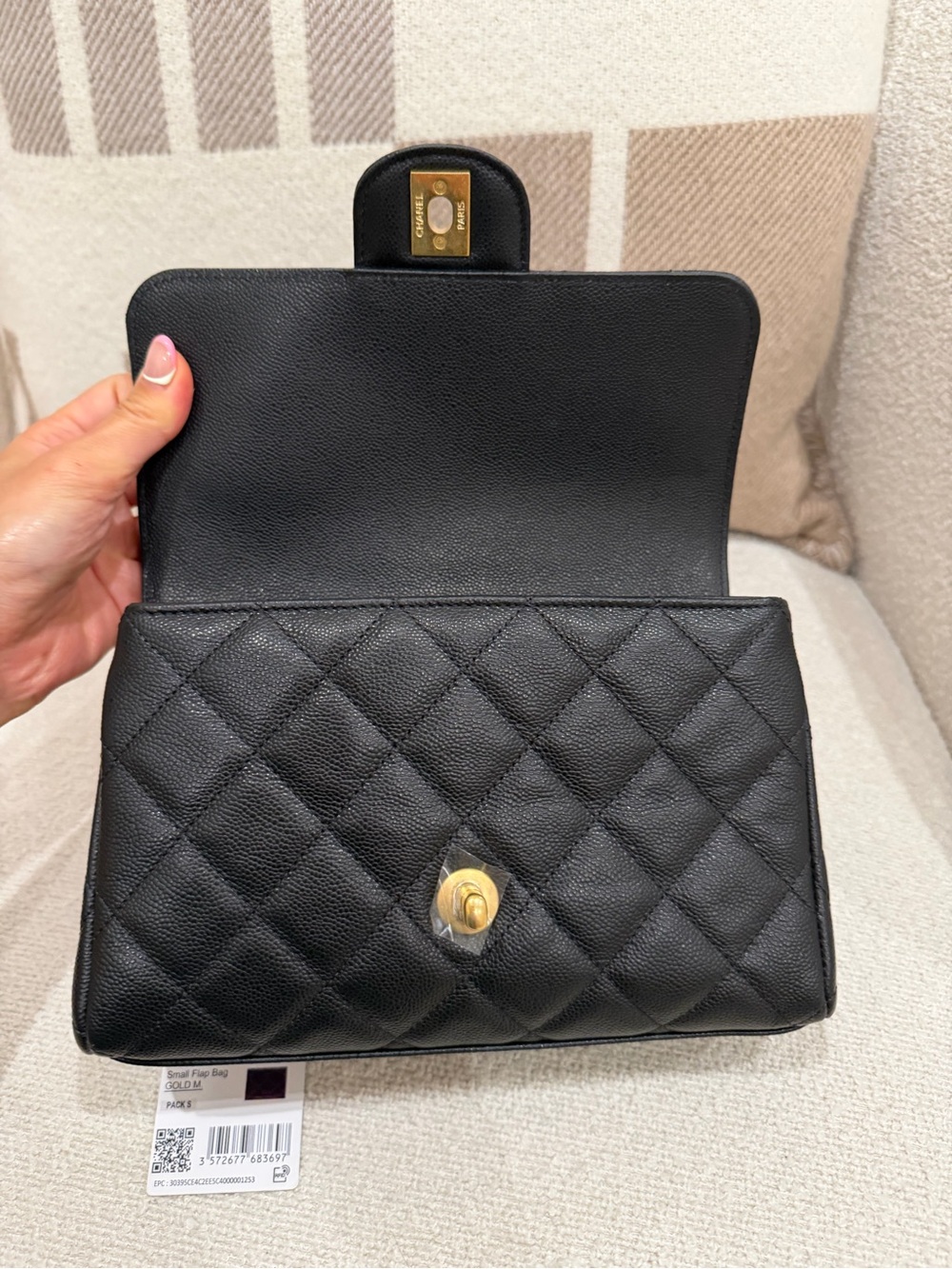 Chanel 25K Quilted Caviar Leather Flap Bag in Black with Gold Hardware - Picture 9 of 13